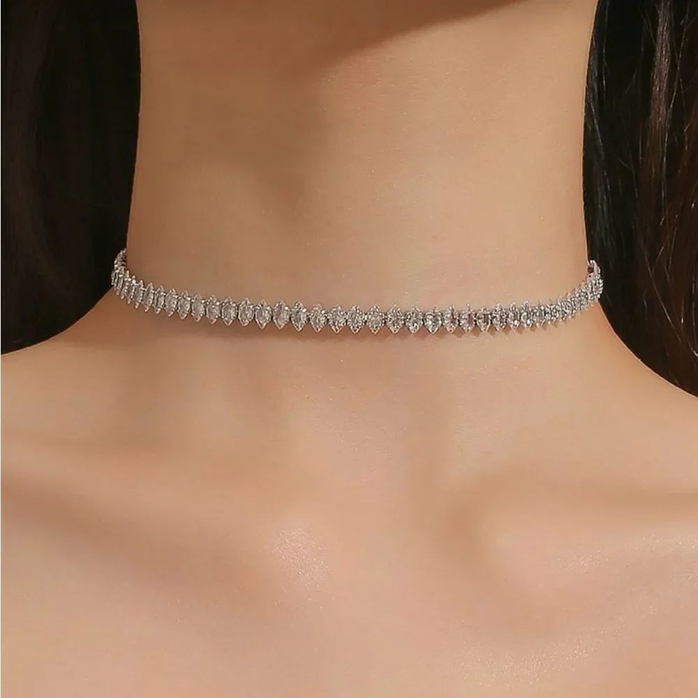 Diamonds necklace Q673